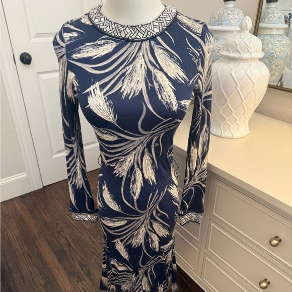 Tory Burch - Navy & Gray Wheat Print Sheath Dress 
size XSmall-T14 - Picture 5 of 9